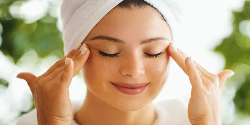 Massage mặt đúng cách giúp trẻ hóa